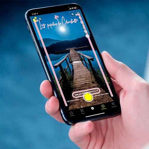 Image présentant mobile faisant une photo avec un filtre basic snapchat 
Créativ'pro Graphix